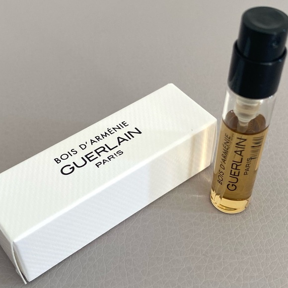 Guerlain Sample #4 - Picture 1 of 2